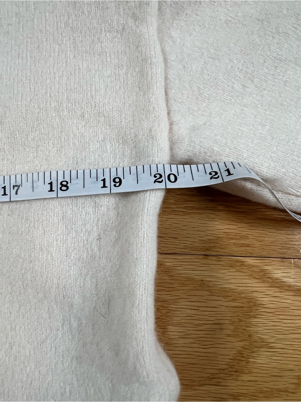 & Other Stories 100% Wool Relaxed Cropped V-Neck Cardigan in Cream XS - Picture 5 of 11